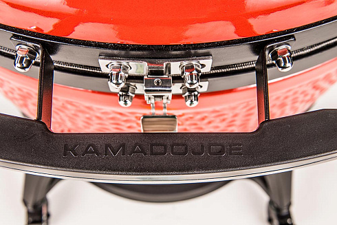 Красный керамический гриль Kamado Joe с системой Divide & Conquer