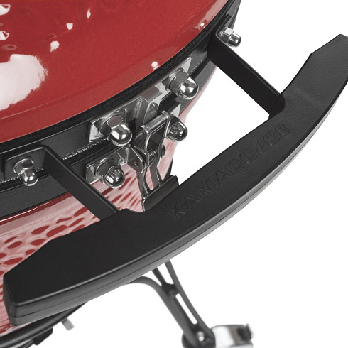 Красный керамический гриль Kamado Joe с системой Divide & Conquer