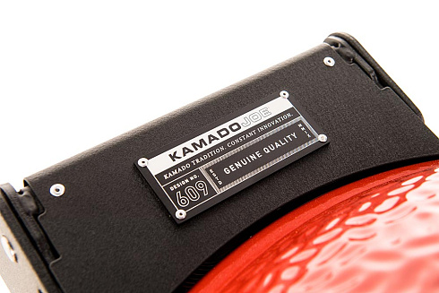 Красный керамический гриль Kamado Joe с системой Divide & Conquer