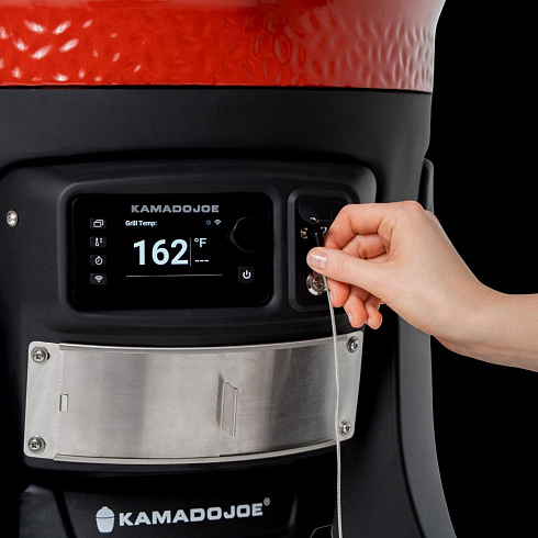 Красный керамический гриль Kamado Joe с системой Divide & Conquer